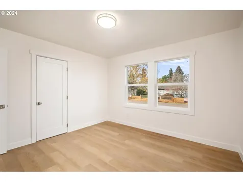 8516 NE Wygant Street Portland OR 97220