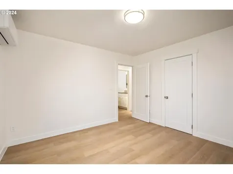 8516 NE Wygant Street Portland OR 97220