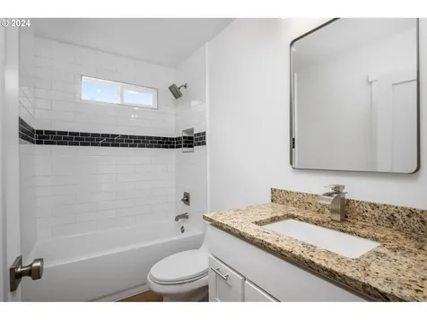 8516 NE Wygant Street Portland OR 97220