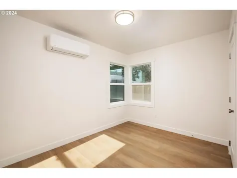 8516 NE Wygant Street Portland OR 97220