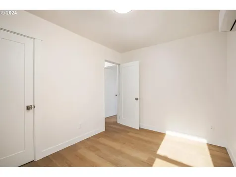 8516 NE Wygant Street Portland OR 97220