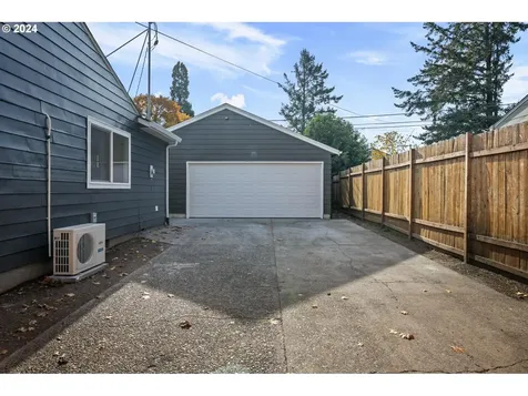 8516 NE Wygant Street Portland OR 97220