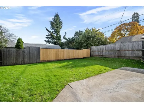 8516 NE Wygant Street Portland OR 97220