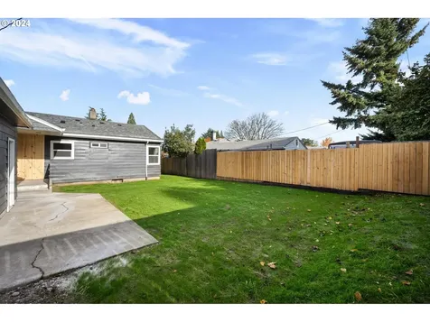 8516 NE Wygant Street Portland OR 97220