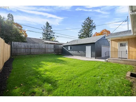 8516 NE Wygant Street Portland OR 97220
