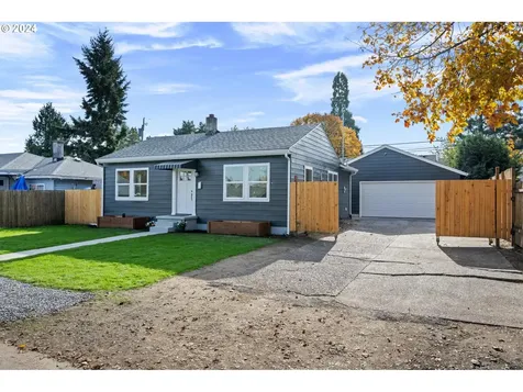8516 NE Wygant Street Portland OR 97220