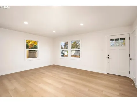 8516 NE Wygant Street Portland OR 97220
