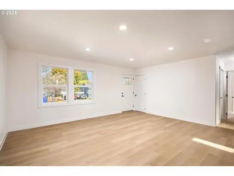 8516 NE Wygant Street Portland OR 97220