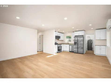 8516 NE Wygant Street Portland OR 97220