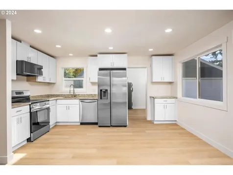 8516 NE Wygant Street Portland OR 97220