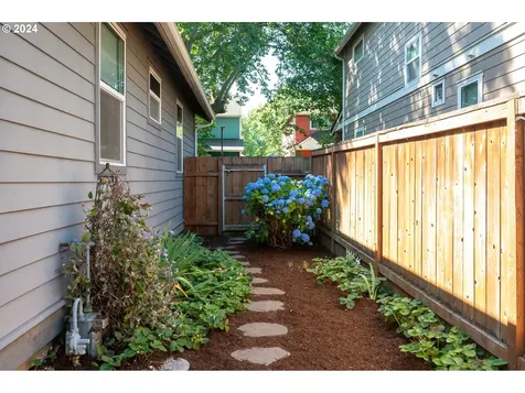 9450 N Woolsey Avenue Portland OR 97203