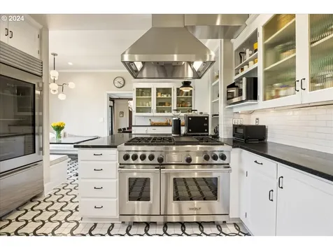 2681 SW Buena Vista Drive Portland OR 97201