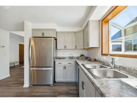1240 Sanford Street Coos Bay OR 97420