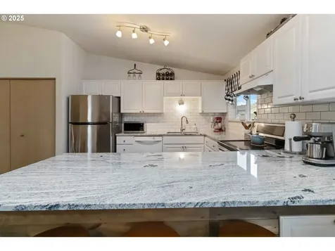 142 Charles Street Longview WA 98632
