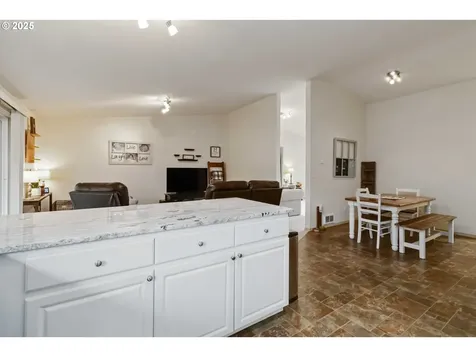 142 Charles Street Longview WA 98632