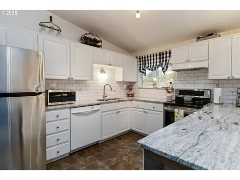 142 Charles Street Longview WA 98632