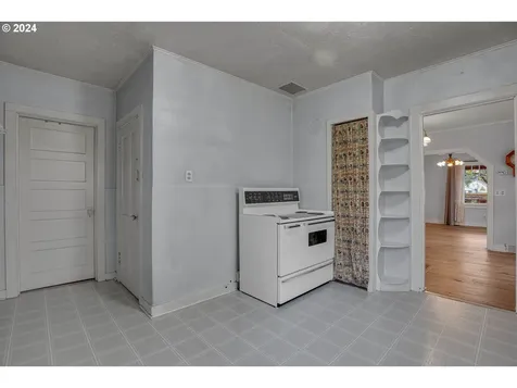 6047 SE Lambert Street Portland OR 97206