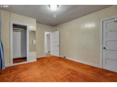 6047 SE Lambert Street Portland OR 97206