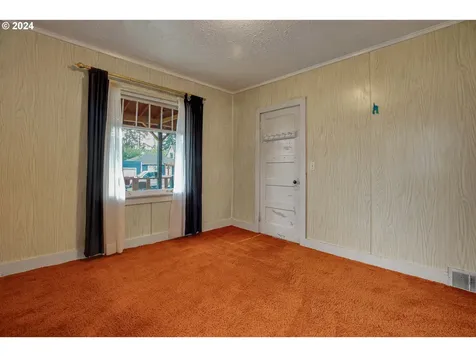6047 SE Lambert Street Portland OR 97206