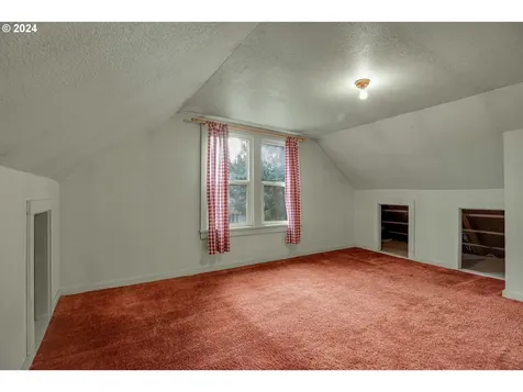 6047 SE Lambert Street Portland OR 97206