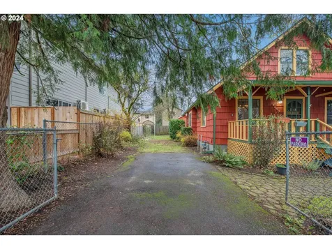 6047 SE Lambert Street Portland OR 97206