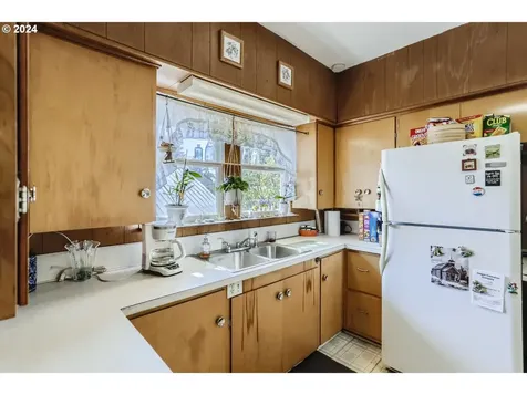 7019 SE 92nd Avenue Portland OR 97266