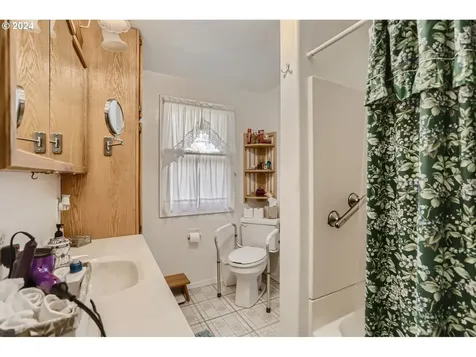 7019 SE 92nd Avenue Portland OR 97266