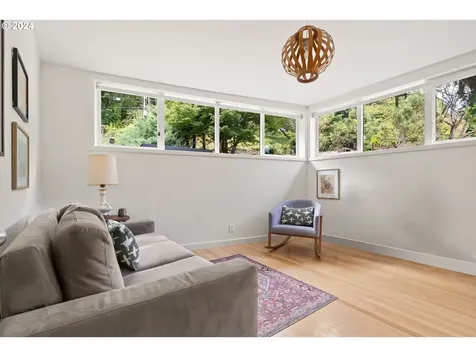1812 Se Mountain View Drive Portland OR 97215