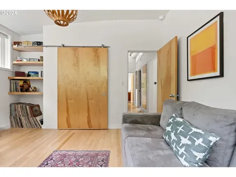 1812 Se Mountain View Drive Portland OR 97215