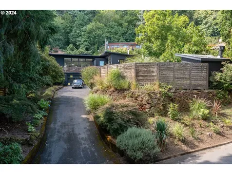 1812 Se Mountain View Drive Portland OR 97215