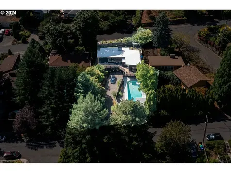 1812 Se Mountain View Drive Portland OR 97215
