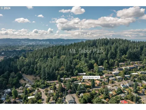 1812 Se Mountain View Drive Portland OR 97215
