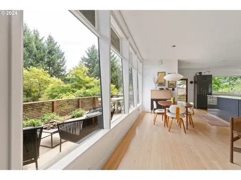1812 Se Mountain View Drive Portland OR 97215