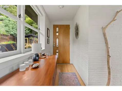 1812 Se Mountain View Drive Portland OR 97215