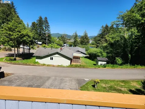 486 N 18th Street Reedsport OR 97467