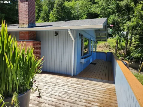 486 N 18th Street Reedsport OR 97467