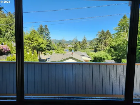 486 N 18th Street Reedsport OR 97467