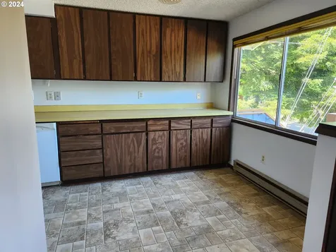 486 N 18th Street Reedsport OR 97467