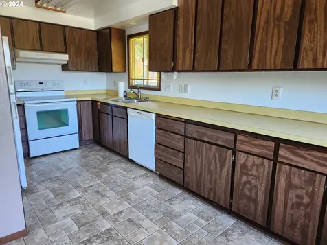 486 N 18th Street Reedsport OR 97467