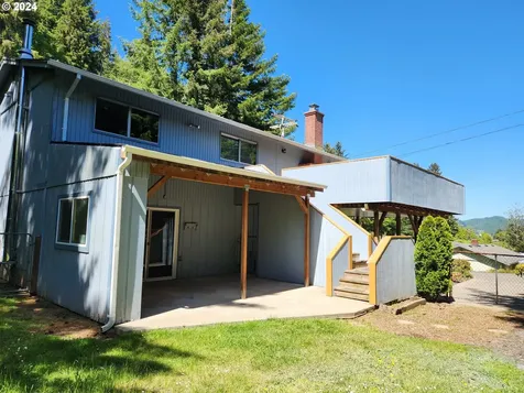 486 N 18th Street Reedsport OR 97467