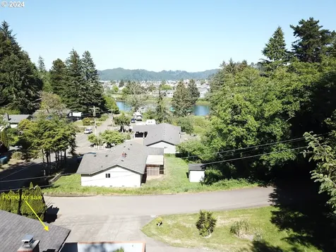 486 N 18th Street Reedsport OR 97467