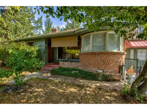 475 N Main Street Canyonville OR 97417