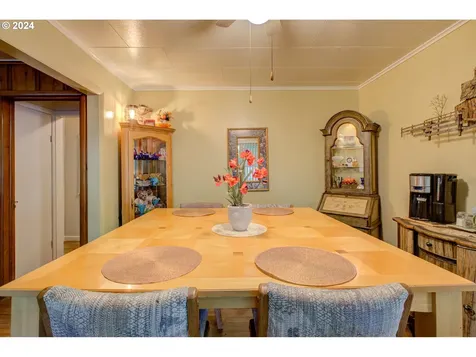 475 N Main Street Canyonville OR 97417