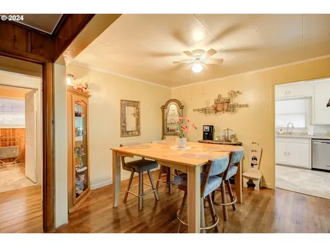 475 N Main Street Canyonville OR 97417