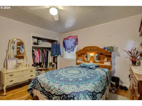 475 N Main Street Canyonville OR 97417