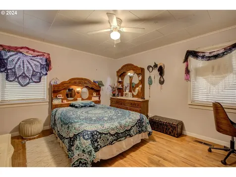 475 N Main Street Canyonville OR 97417
