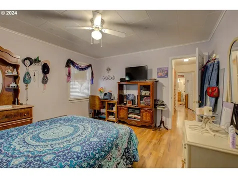 475 N Main Street Canyonville OR 97417