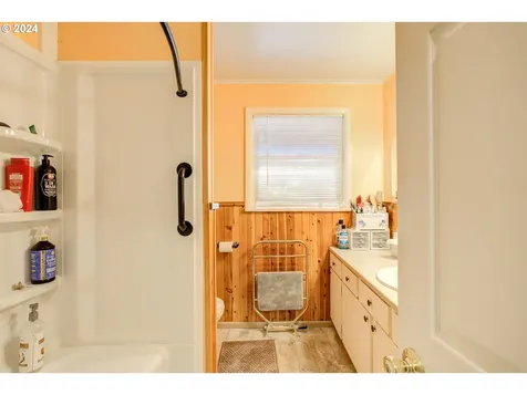 475 N Main Street Canyonville OR 97417