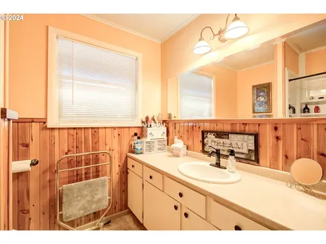 475 N Main Street Canyonville OR 97417