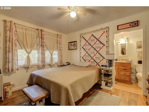 475 N Main Street Canyonville OR 97417